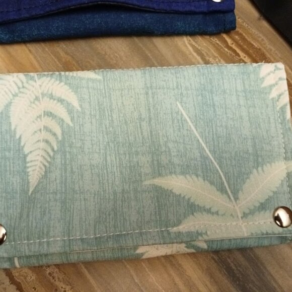 Nwt Snap closure Tri-fold Wristlet Wallets with Zippers Cats Bats Leaves Western - Picture 8 of 16